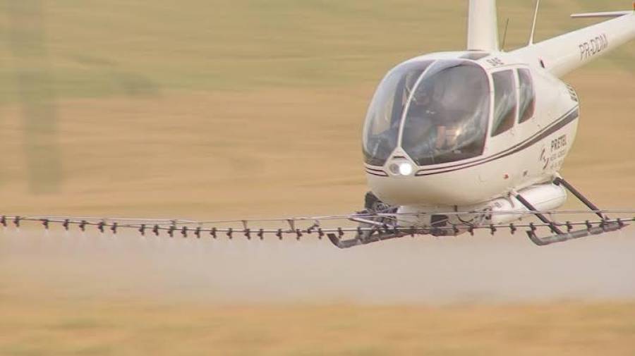 Técnicos e produtores rurais aprovam a pulverização da mandioca com helicóptero